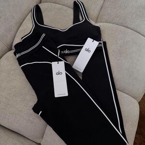 ALO Yoga Black and White Set